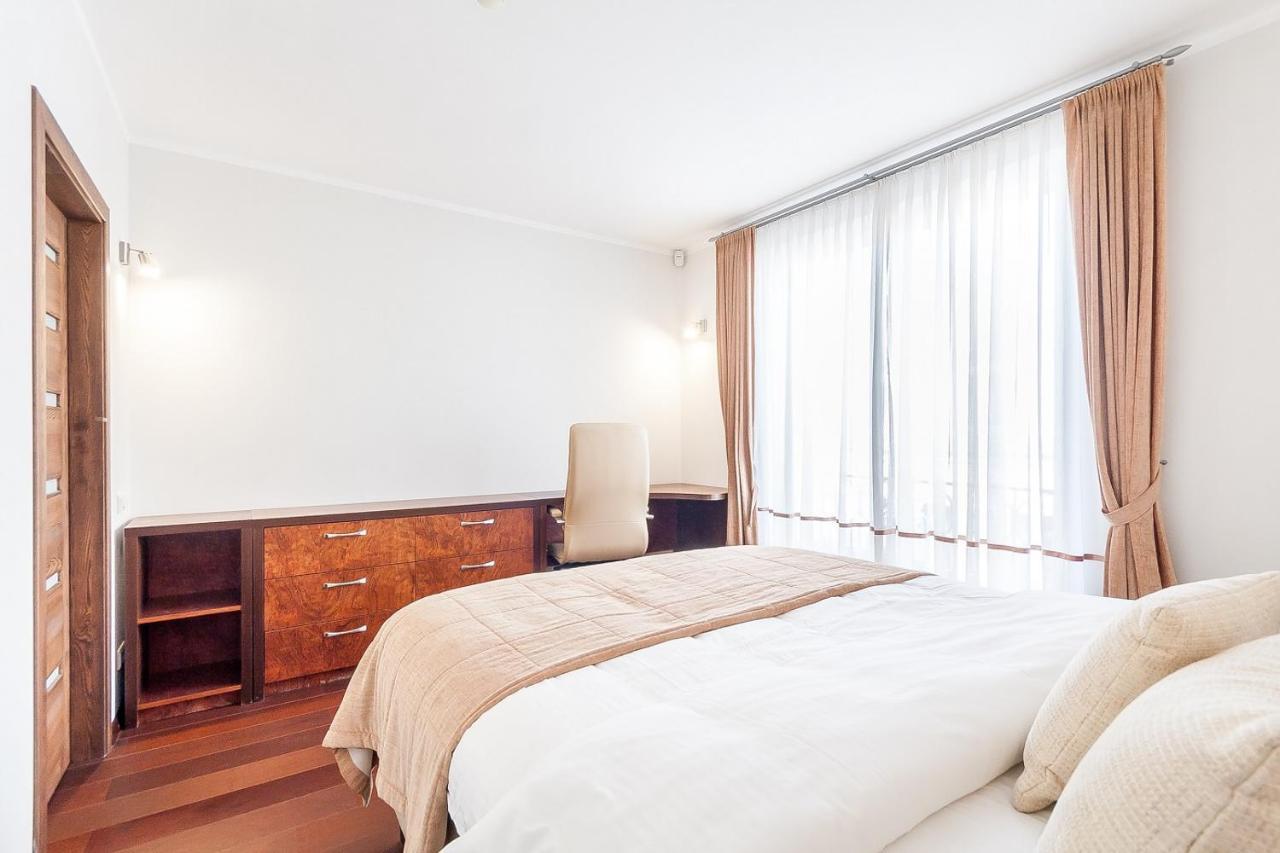 Central Apartment In Gedimino Av By Urban Rent Wilna Exterior foto